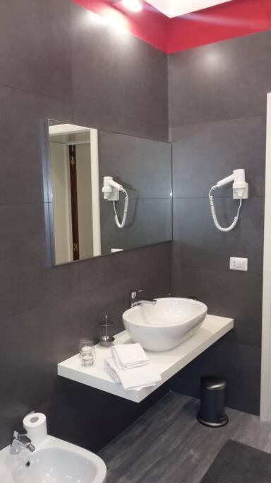 B&B Domus Garibaldi サレルノ エクステリア 写真